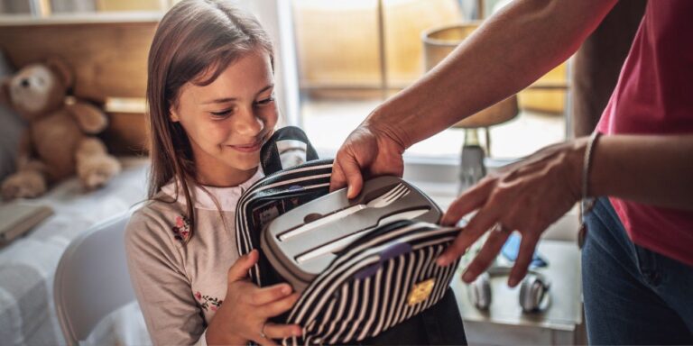 mom packing kids lunch non sandwich lunch ideas