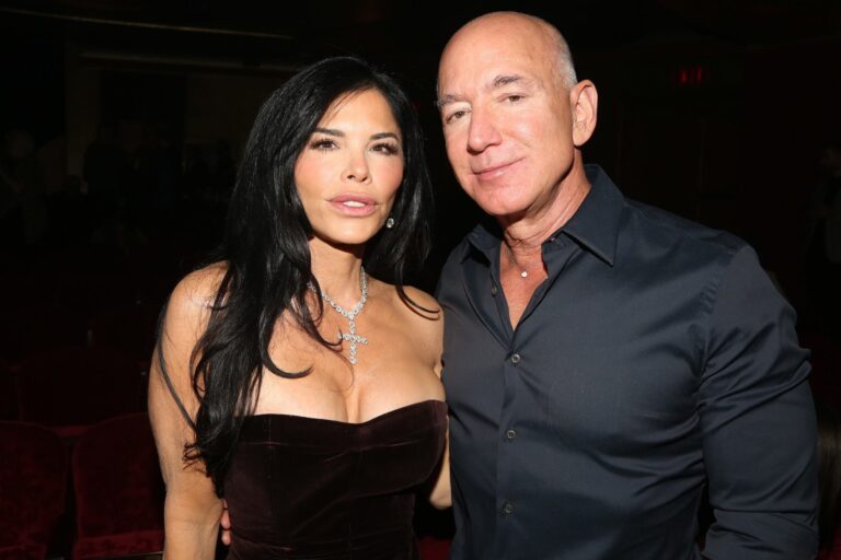 1734966307 Lauren Sanchez Jeff Bezos 2179877734