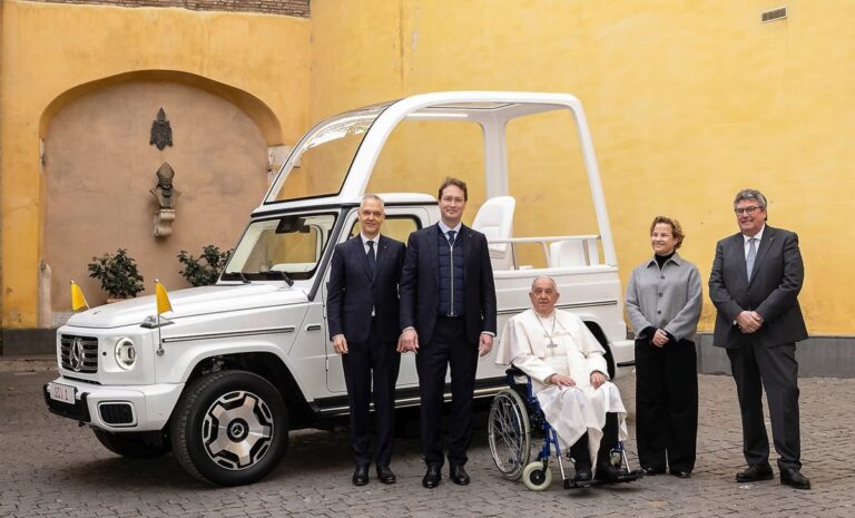 mercedes popemobile