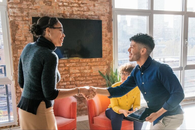 1745962074 insider tips to pitch smarter 0425 g1087303946